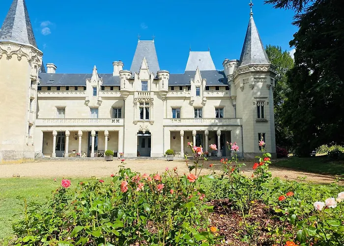 Chateau De Salvert - 4 Gites - 32 Personnes