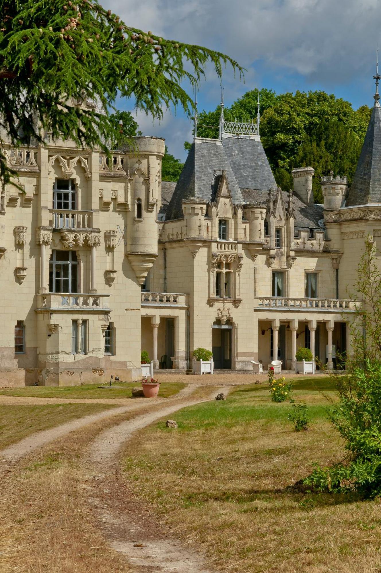 Chateau De Salvert - 4 Gites - 32 Personnes Neuille