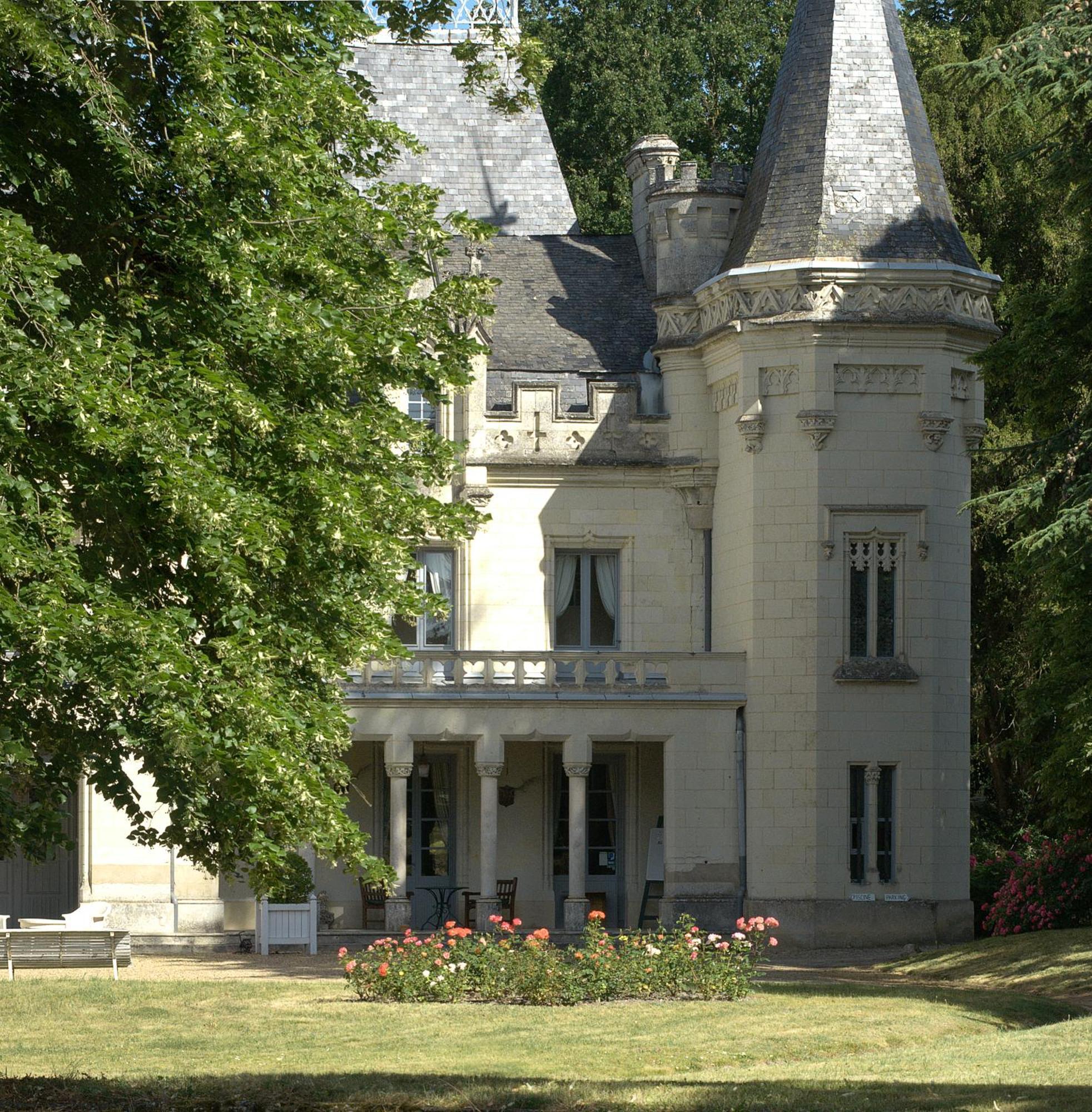 Chateau De Salvert - 4 Gites - 32 Personnes Neuille