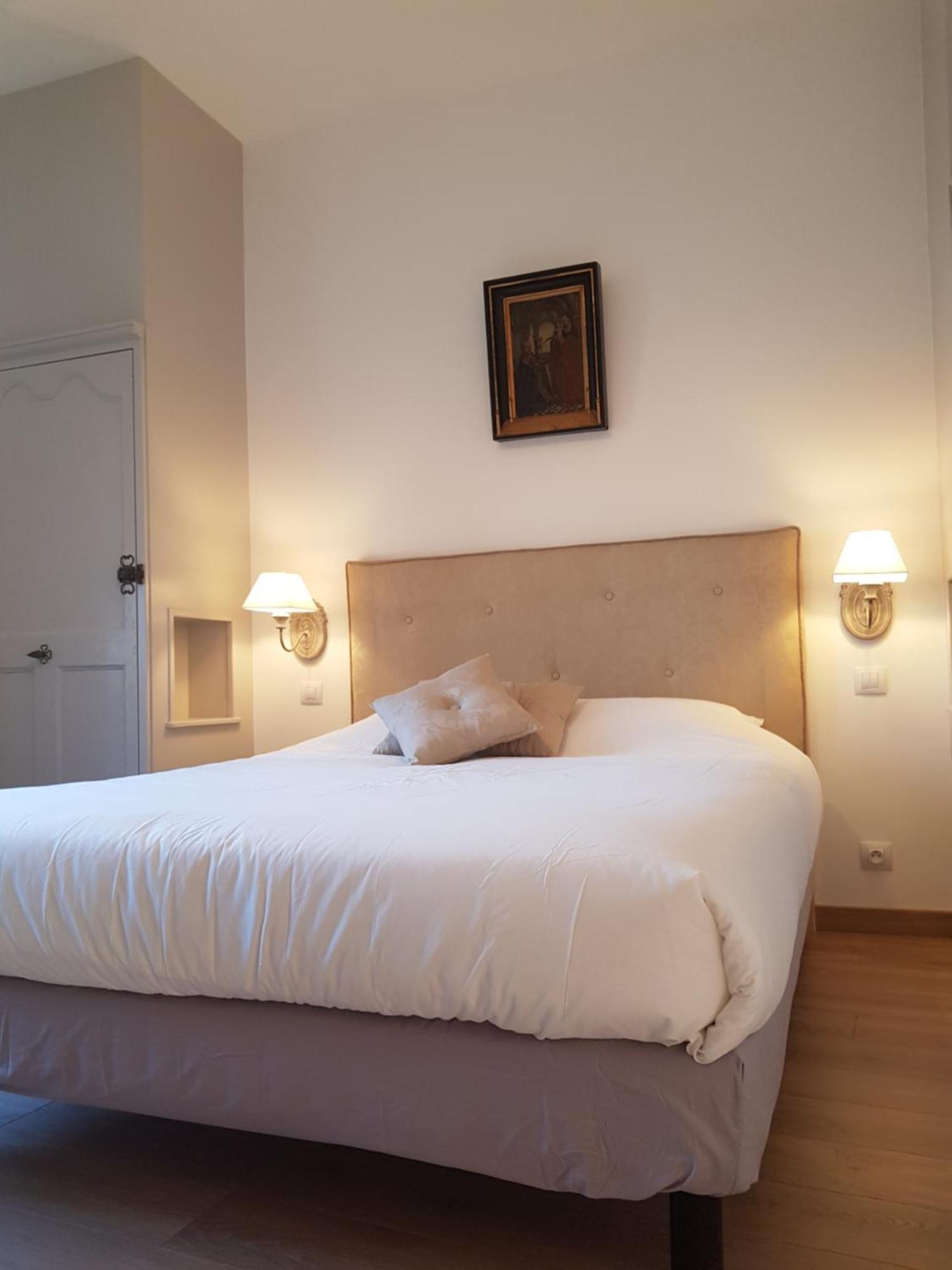 Chateau De Salvert - 4 Gites - 32 Personnes Holiday home Neuille
