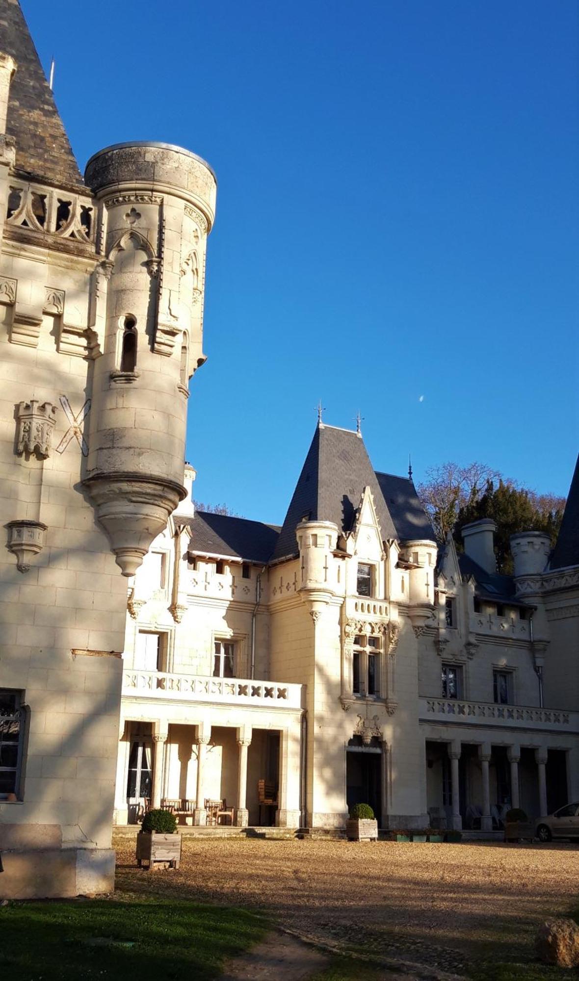 Chateau De Salvert - 4 Gites - 32 Personnes * Neuille