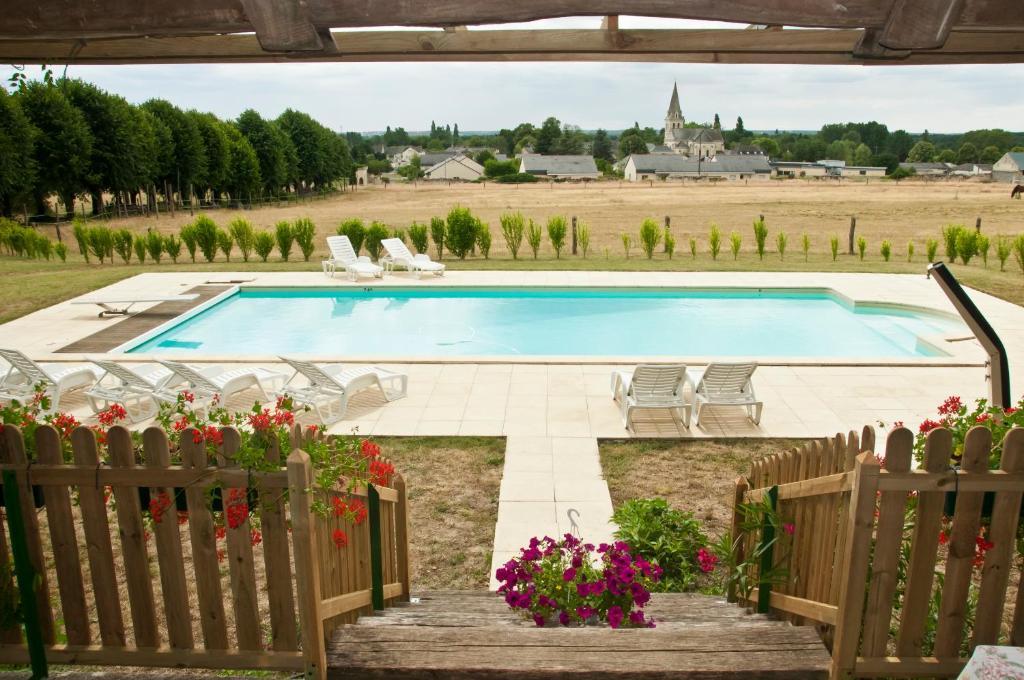 Chateau De Salvert - 4 Gites - 32 Personnes