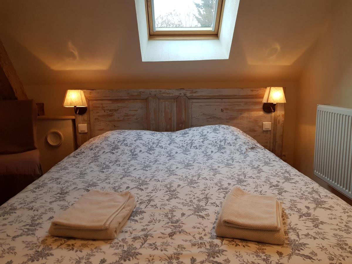 Chateau De Salvert - 4 Gites - 32 Personnes * Neuille