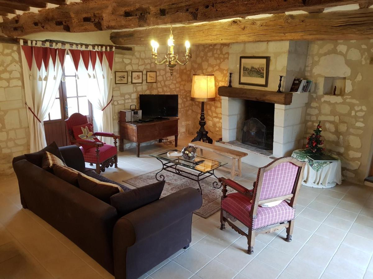 Chateau De Salvert - 4 Gites - 32 Personnes Neuille